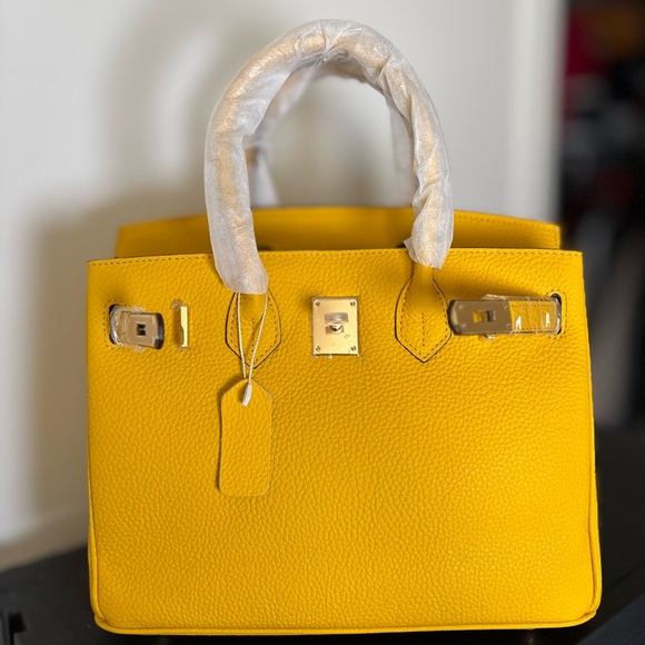 Yellow genuine leather Handbag - Picture 2 of 3